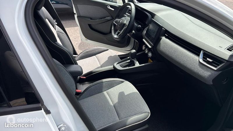 Renault Clio 1.6 E-Tech 145ch full hybrid Techno (image 15)