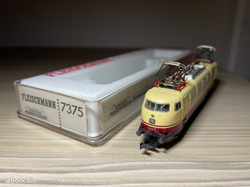Vends Duo Locomotive Santa fe et wagon Fleischman avec éclairage 1/160