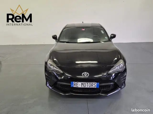 Toyota GT86 2.0 Restyling | 200 ch BVA Restylée Full Black Carnet d'entretien Non-fumeur Propulsion (image 6)