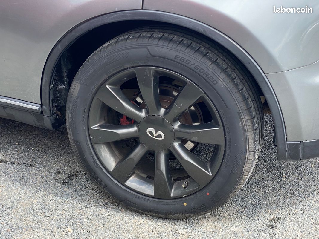 INFINITI FX35 / 3.5i V6 AWD 280 cv / Éthanol / Boîte auto / Toit ouvrant / Sièges chauffants / Son BOSE / Climatisation bi-zone (image 30)