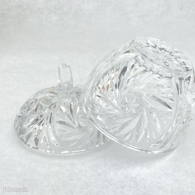 Petite bonbonniere en cristal. Très bon état (image 3)
