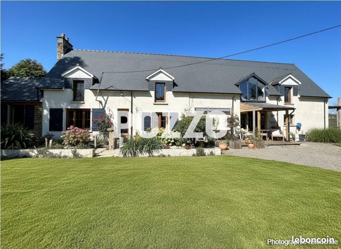 Maison 6 pièces 248 m² · à Grandparigny · 248 m² · 255 000 €
