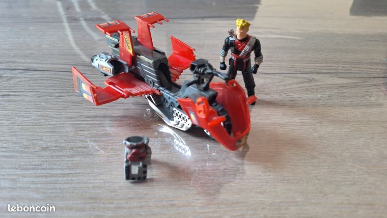 M.A.S.K. Kenner – Véhicule Vampire Avec Figurine Floyd Malloy (complet, état Occasion)