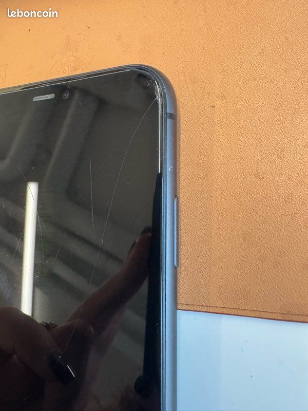 IPhone 11 (image 6)