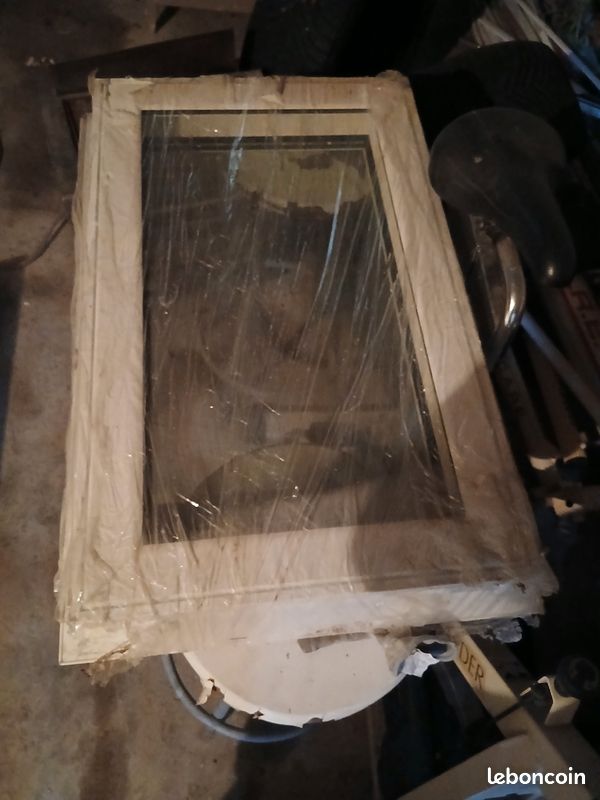 Cadre fixe pvc environ 600 par 400mm (image 1)
