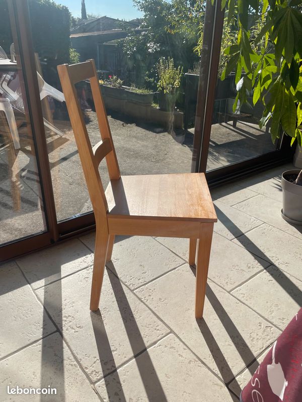 Chaises en bois (image 1)