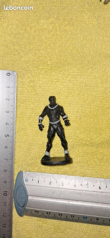 Black panther figurine (image 1)