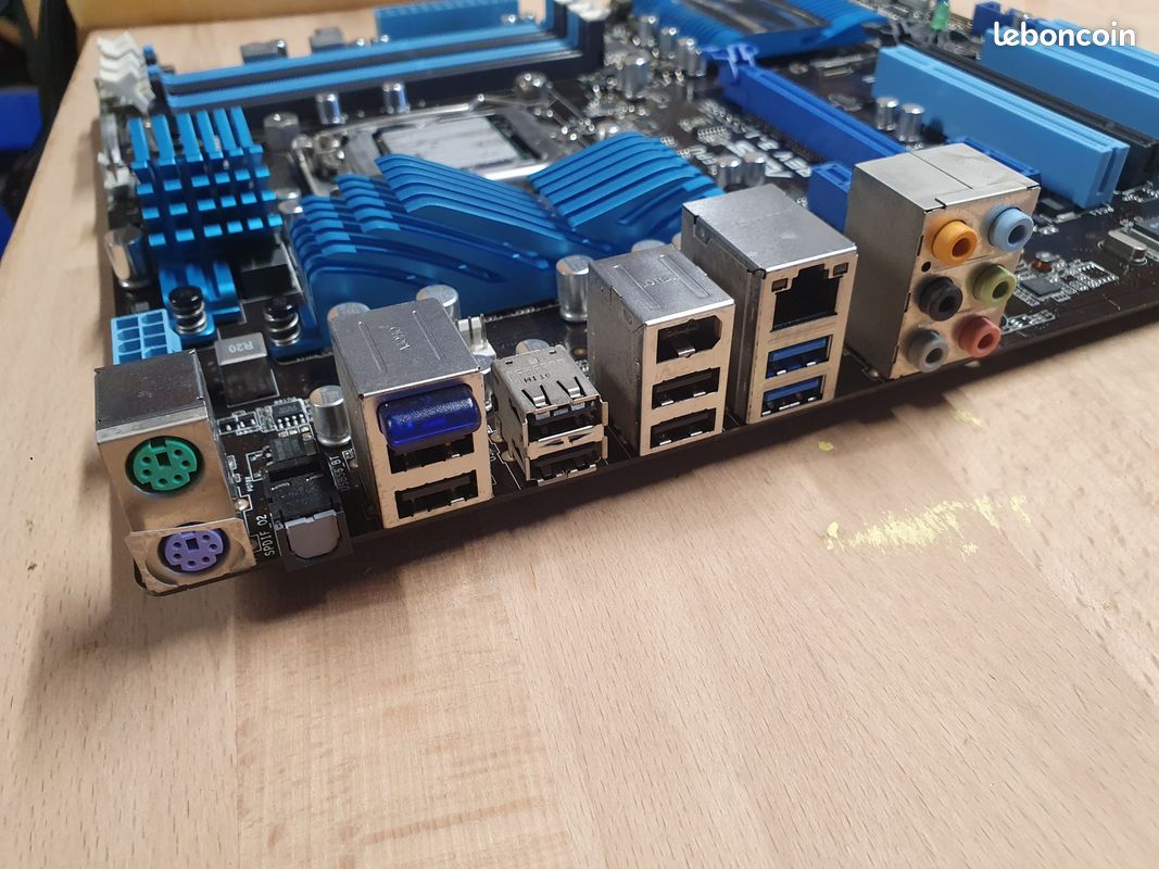 Kit Carte Mère ASUS A7V8X-LA + Processeur AMD Sempron 2400+ (Socket 462) Occasion