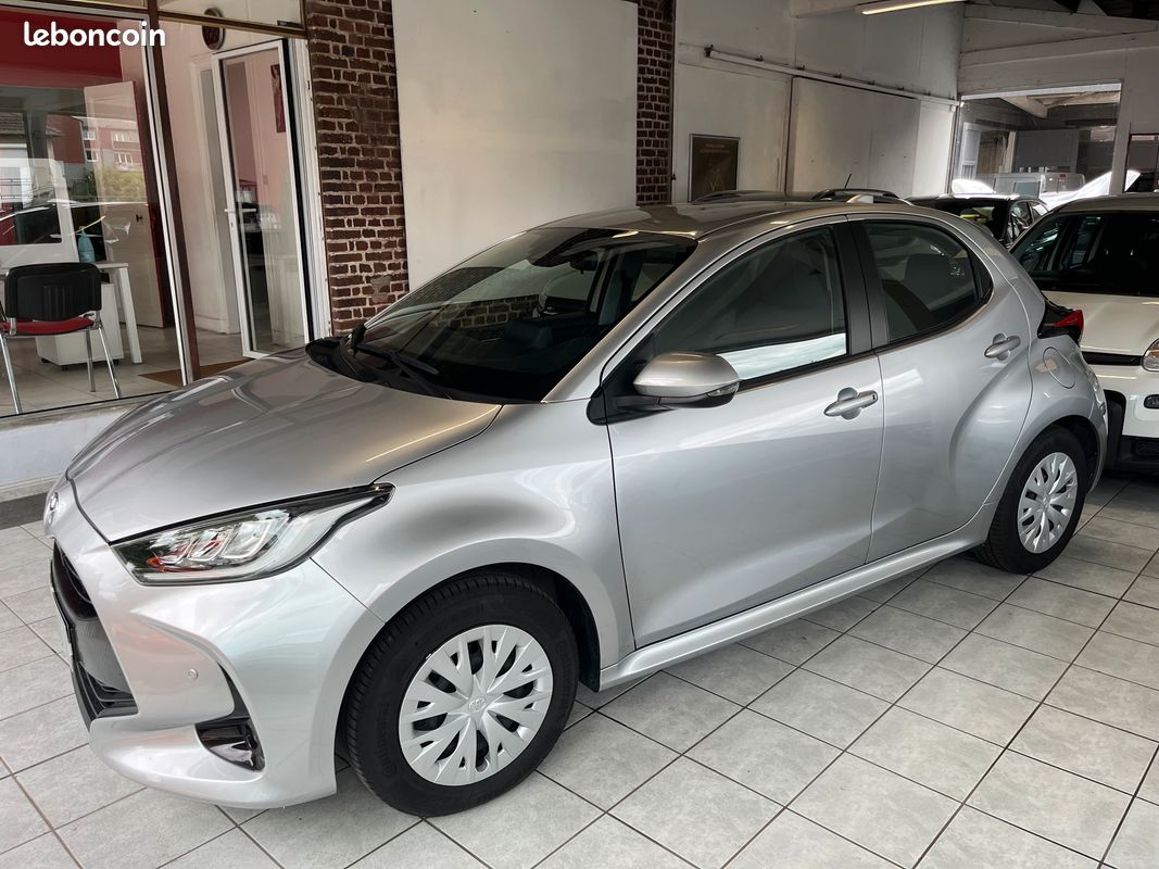 Toyota yaris 120 vvt-i dynamic business 5p 2023 (image 1)
