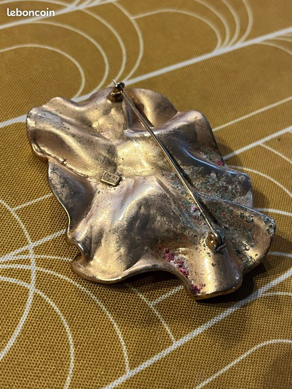 Broche Dorée Signée P & M Paris - Motif Coquille, Alliage, Occasion En Excellent état