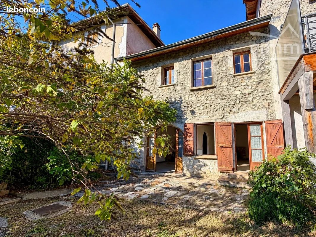 Maison 5 pièces 106 m² · à Saint-Nazaire-les-Eymes · 106 m² · 212 600 €
