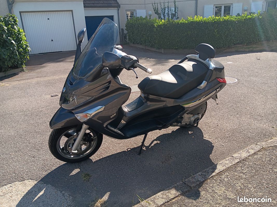 Piaggio X EVO 125 (image 2)