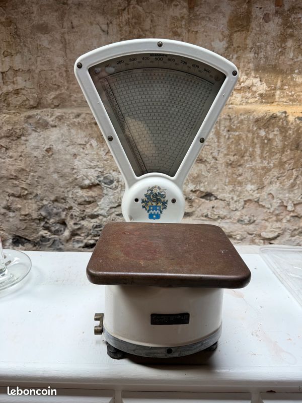 Ancienne balance de commerce (image 1)