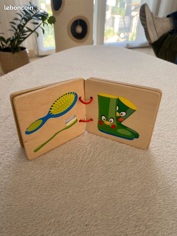 Livre en bois bébé avec images (image 3)