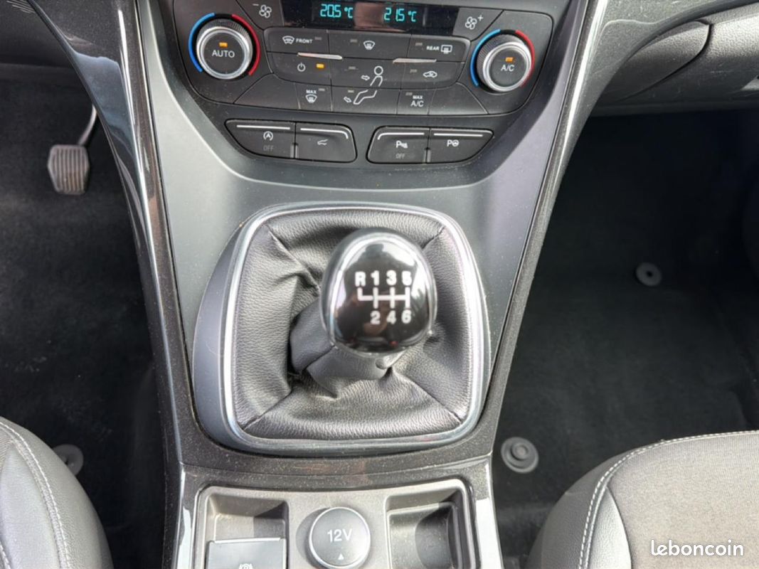 FORD KUGA 1.5 tdci 120 titanium 4x2 euro6.2 (image 32)
