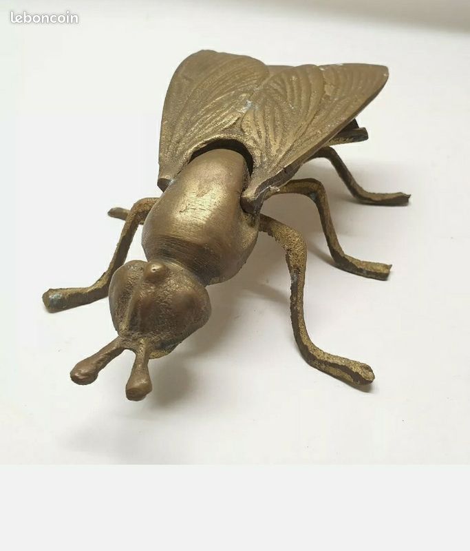 Boîte à Bijoux Ancienne En Métal - Forme De Mouche - Avec Couvercle