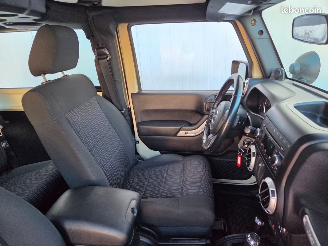 Jeep Wrangler UNLIMITED SAHARA 3.8 V6 BVA 4X4 - HARD TOP - 84 000 KM (image 9)