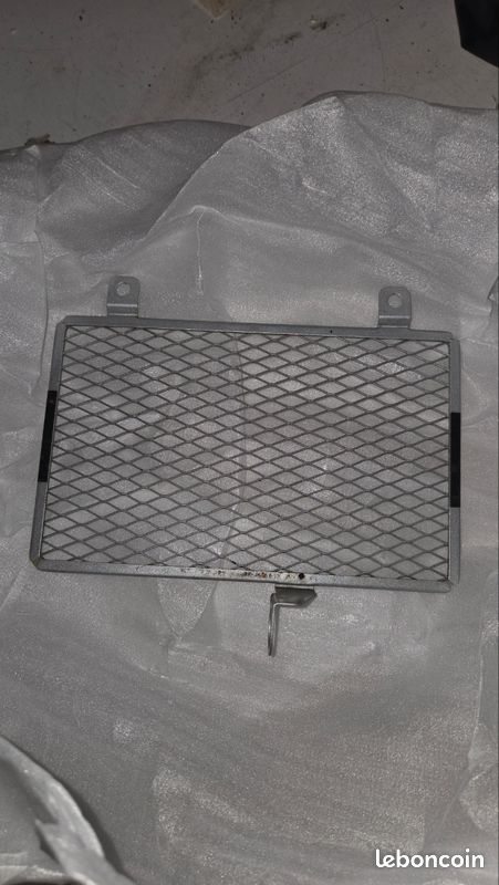 Grille de radiateur huile yamaha mt10 (image 1)
