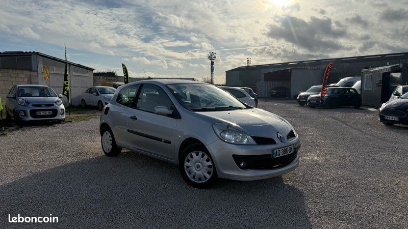 RENAULT CLIO III 1.4i 98CH CONFORT PACK (image 1)