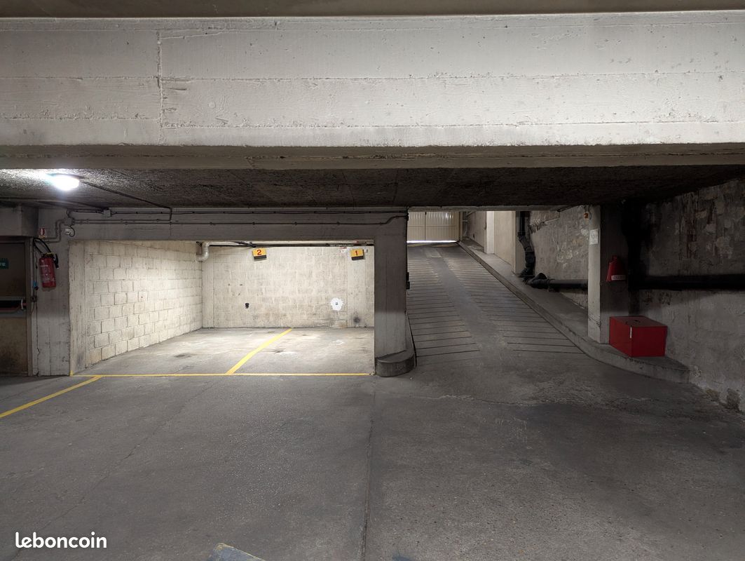 Vente place de parking Paris Gambetta · 14 000 €