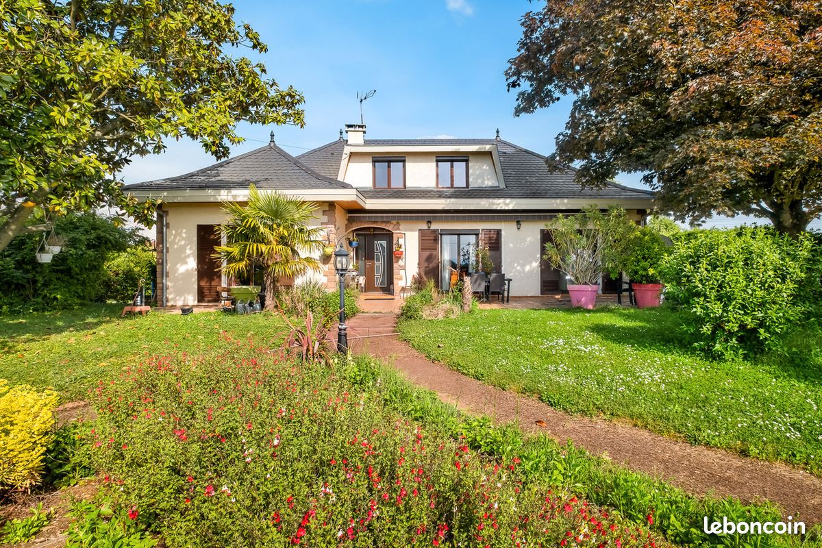 Maison 8 pièces 153 m² · à Saint-Priest · 153 m² · 580 000 €