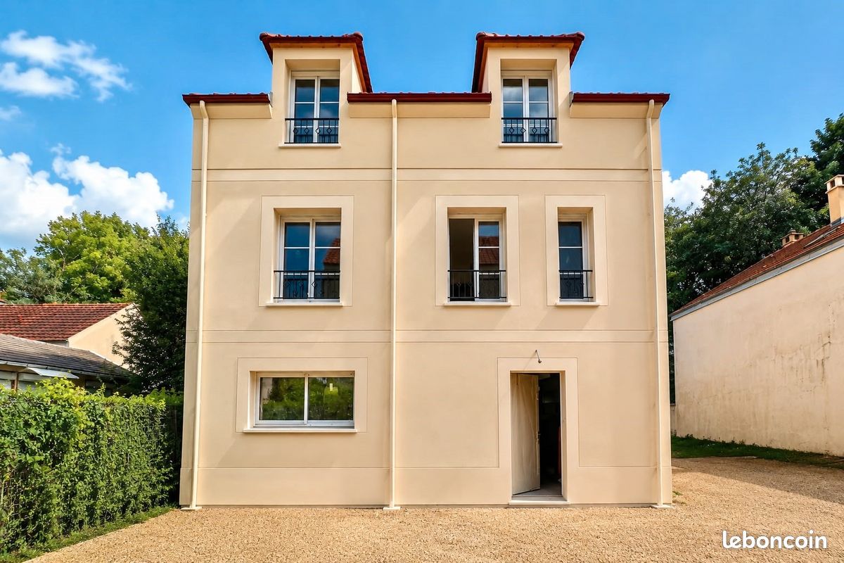 Maison 7 pièces 138 m² · à Saint-Germain-en-Laye · 138 m² · 3 300 €