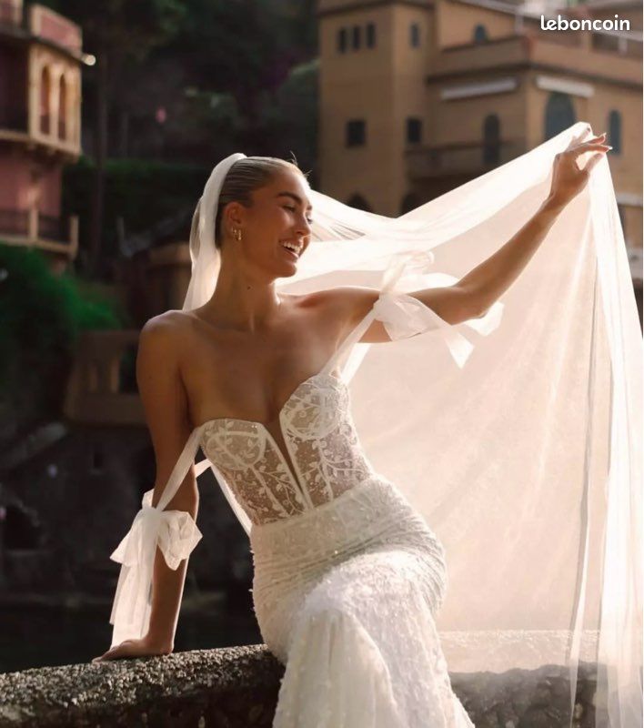 Robe de mariée MADE WITH LOVE BRIDAL Vêtements