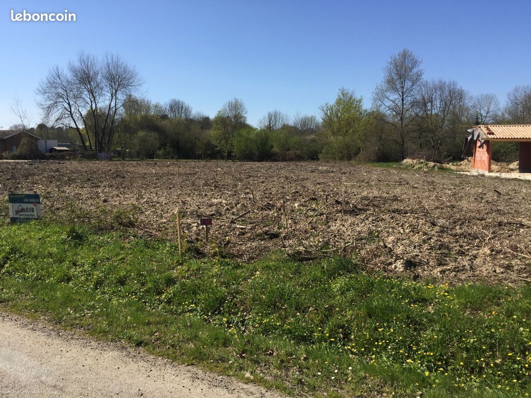 Terrain à bâtir de 638 m² à AMBARES-ET-LAGRAVE (33) · à Ambarès-Et-Lagrave · 69 000 €