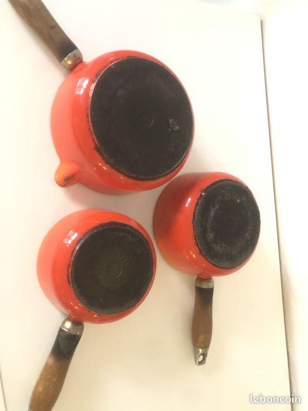 Lot De 3 Casseroles Fonte Vintage – Cuisine Royale – Orange – Manche Bois (14,16,18cm)