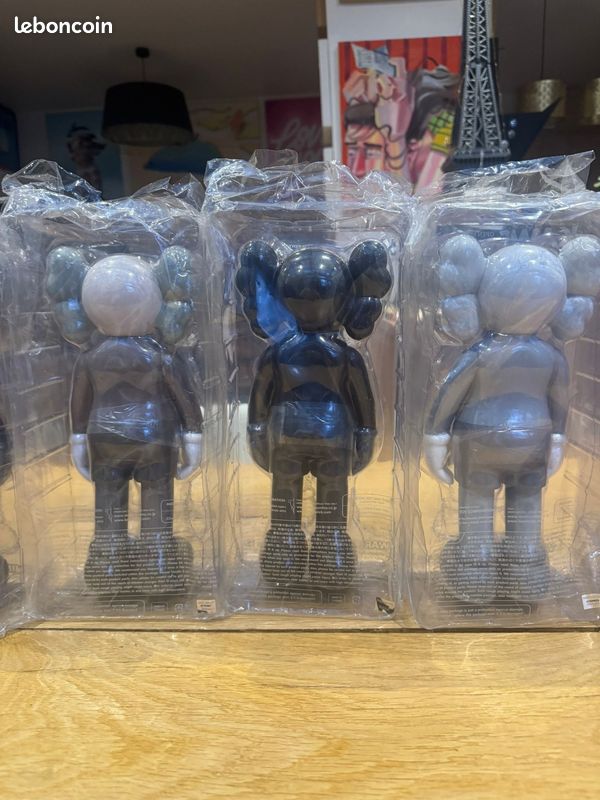 KAWS - KAWS Companion Edition écorchée and Companion Edition Vinyl Figure Blush