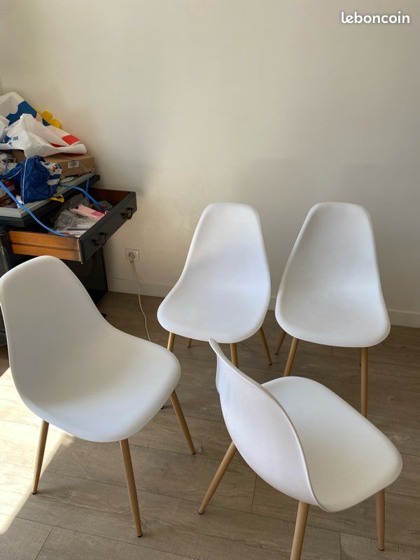 Lot 4 chaises (image 1)