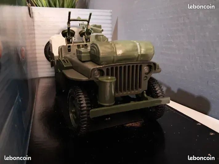 Solido 203 militaire Renault 4x4 , NO Dinky Corgi - Jeux & Jouets