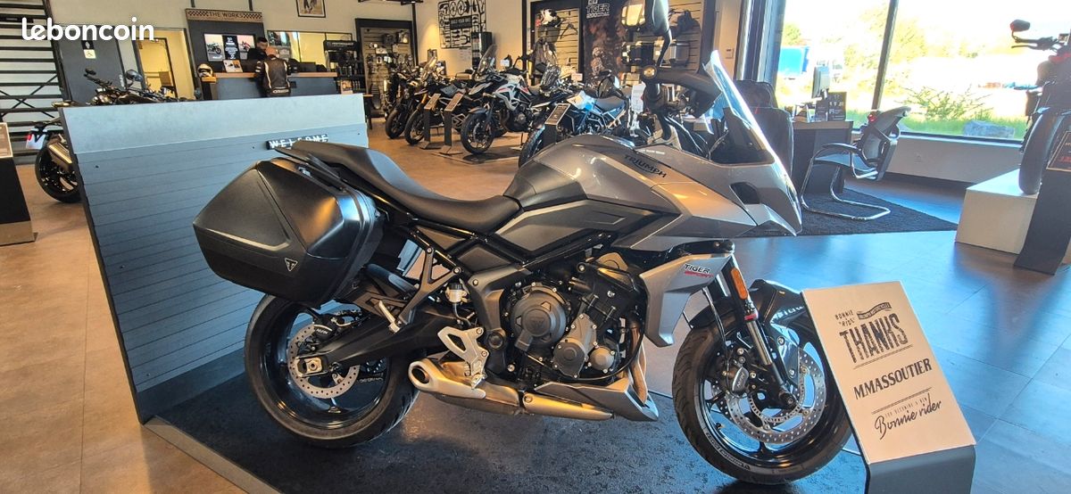 Tiger 660 avec top case et saccoche d origine (image 1)