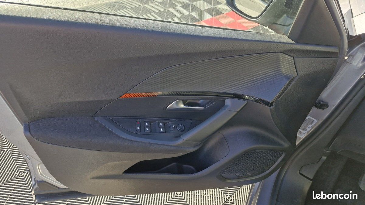 Peugeot 2008 PURETECH 100 ACTIVE PACK (image 19)