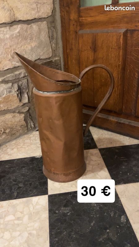 Broc en cuivre (image 1)