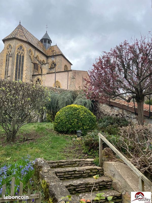 Maison 7 pièces 196 m² · à Ambierle · 196 m² · 250 000 €