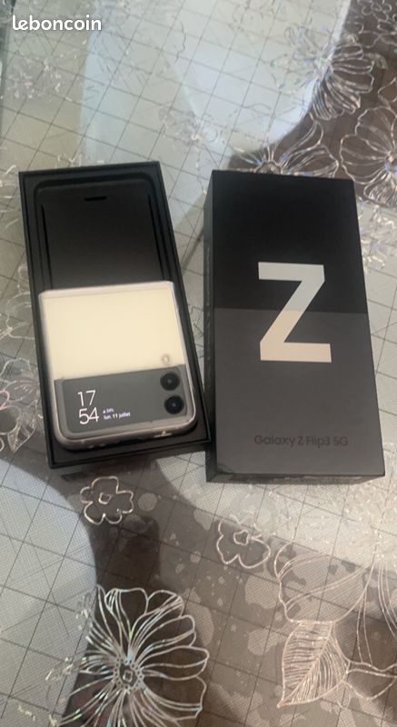 Samsung Z flip 3 5G (image 1)