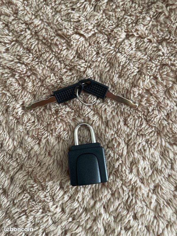 Petit cadenas neuf avec deux clés (image 2)