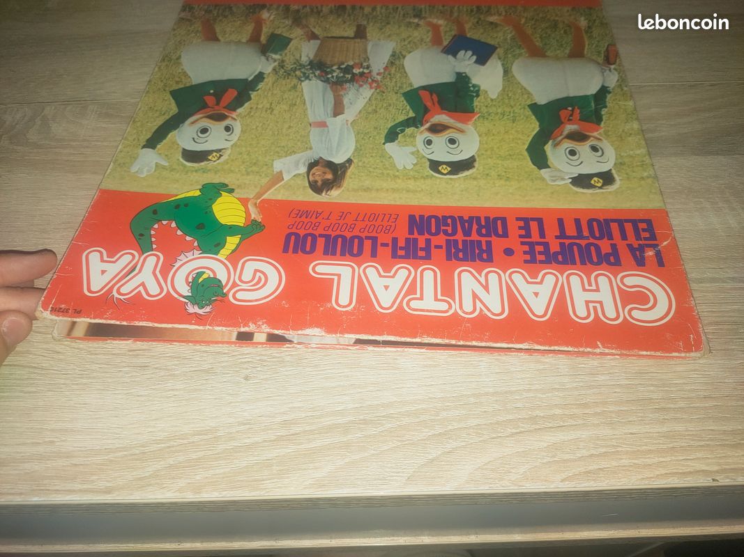 V1 – Chantal Goya – La Poupée / Riri-Fifi-Loulou / Elliott le Dragon – Vinyle 33T (image 5)