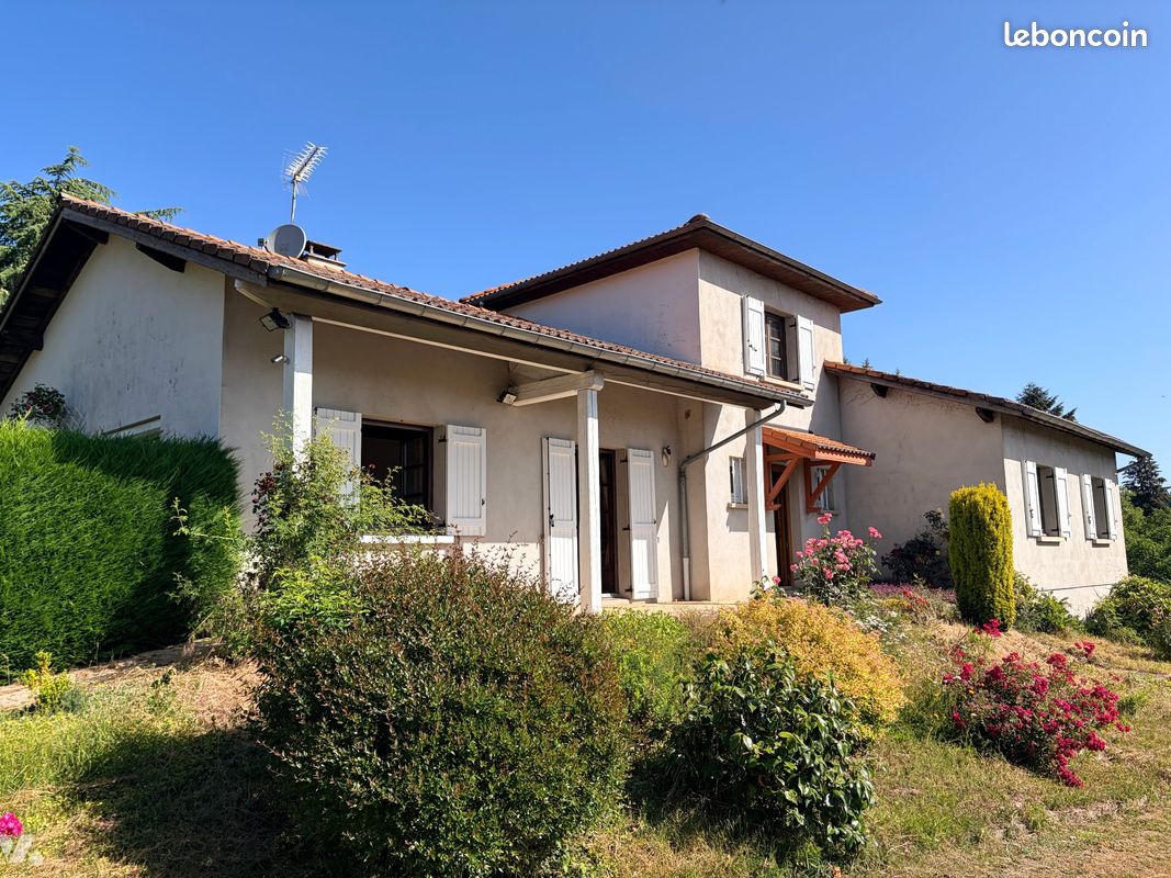 Maison 6 pièces 148 m² · à Noirétable · 148 m² · 240 000 €