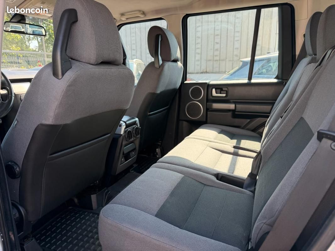 Land Rover Discovery V6 TD SE 190CH - 4X4 BVA CHAUFFAGE STATIONNAIRE 7 PLACES (image 6)