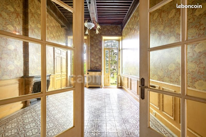 Maison 17 pièces 446 m² · à Panissières · 446 m² · 280 000 €