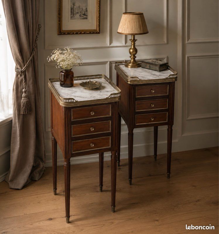 Paire de tables d’appoint en bois laiton marbre chevets de style Louis XVI console Louis Philippe bout de canapé acajou marqueterie merisier guéridon vintage (image 1)