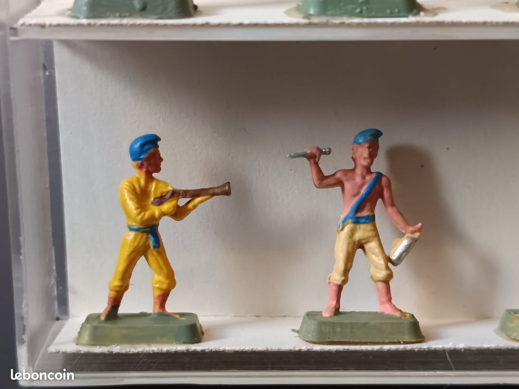 SOLDAT STARLUX EMPIRE (ref S.E.S 9) Carabinier Waterloo Neuf en boite 1