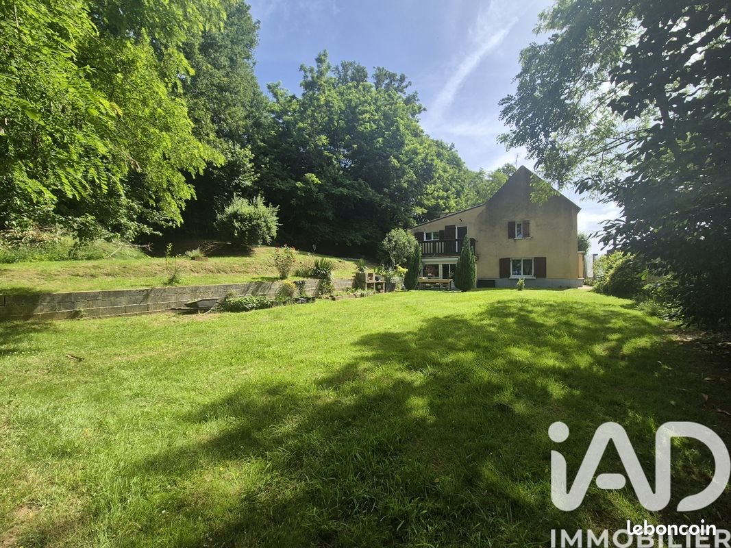 Immeuble 185 m² · à Saint-Victor-de-Buthon · 185 m² · 127 000 €