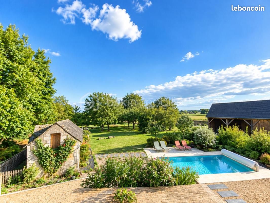 Maison 10 pièces 244 m² · à Baugé-en-Anjou · 244 m² · 499 000 €