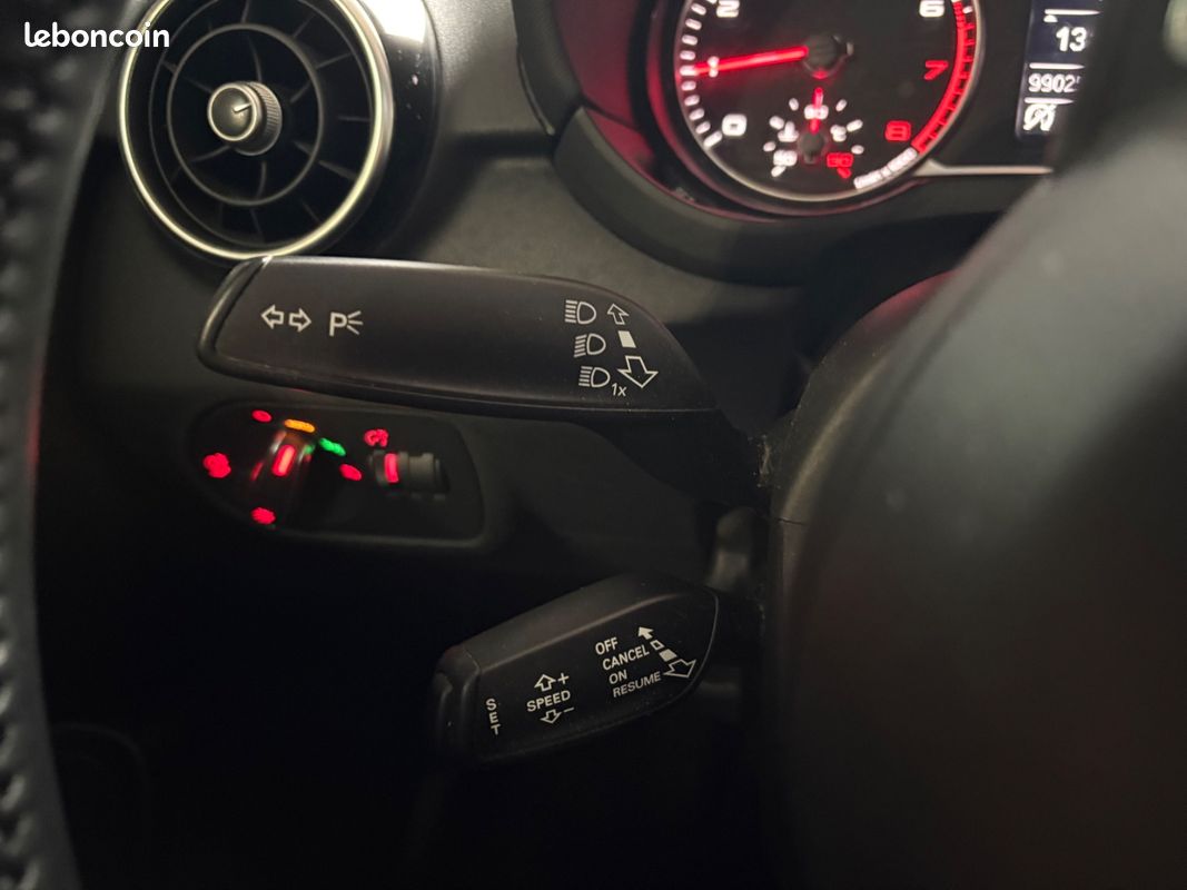 AUDI A1 SPORTBACK 1.0 TFSI ultra 95 S tronic 7 Midnight Series / JANTES 17 / PHARES AUTOMATIQUES (image 29)