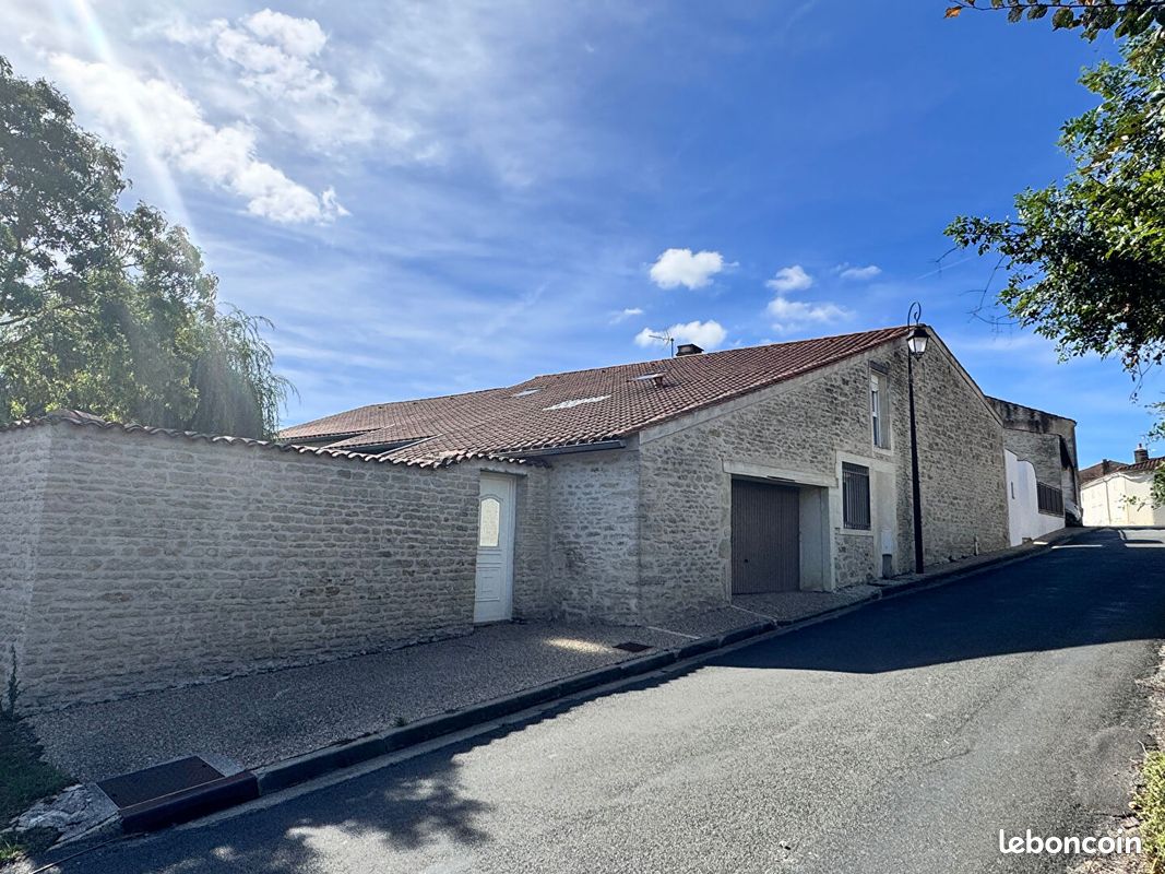 Maison 6 pièces 160 m² · à Genouillé · 160 m² · 399 000 €