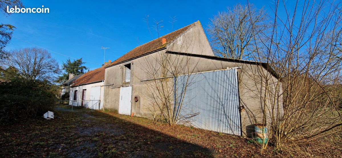 Garage fermé · à Le Bardon · 120 €