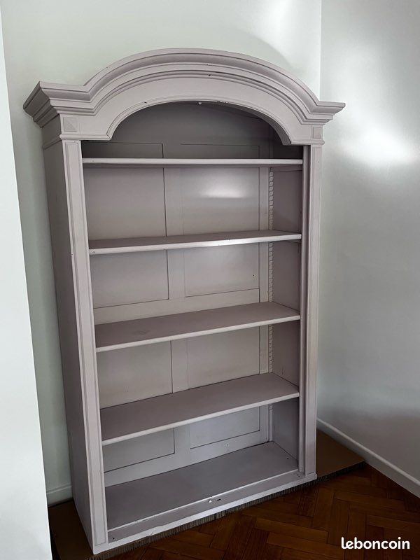 Bibliothèque ancienne rénovée - Teinte beige rosé (image 1)